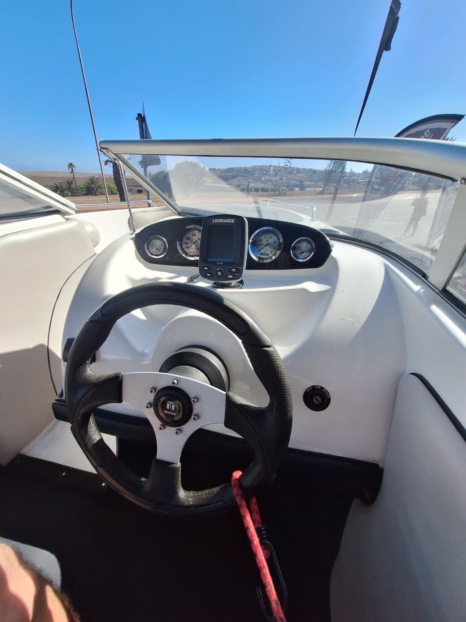 170 SUNSPORT ON GALV TRAILER WITH 115HP MERCURY OPTIMAX - Image 3