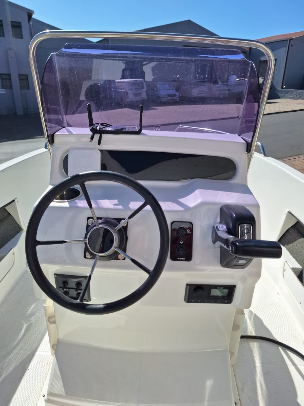 5.25M BAYMASTER with DF100BTL Suzuki 4-stroke - Image 4