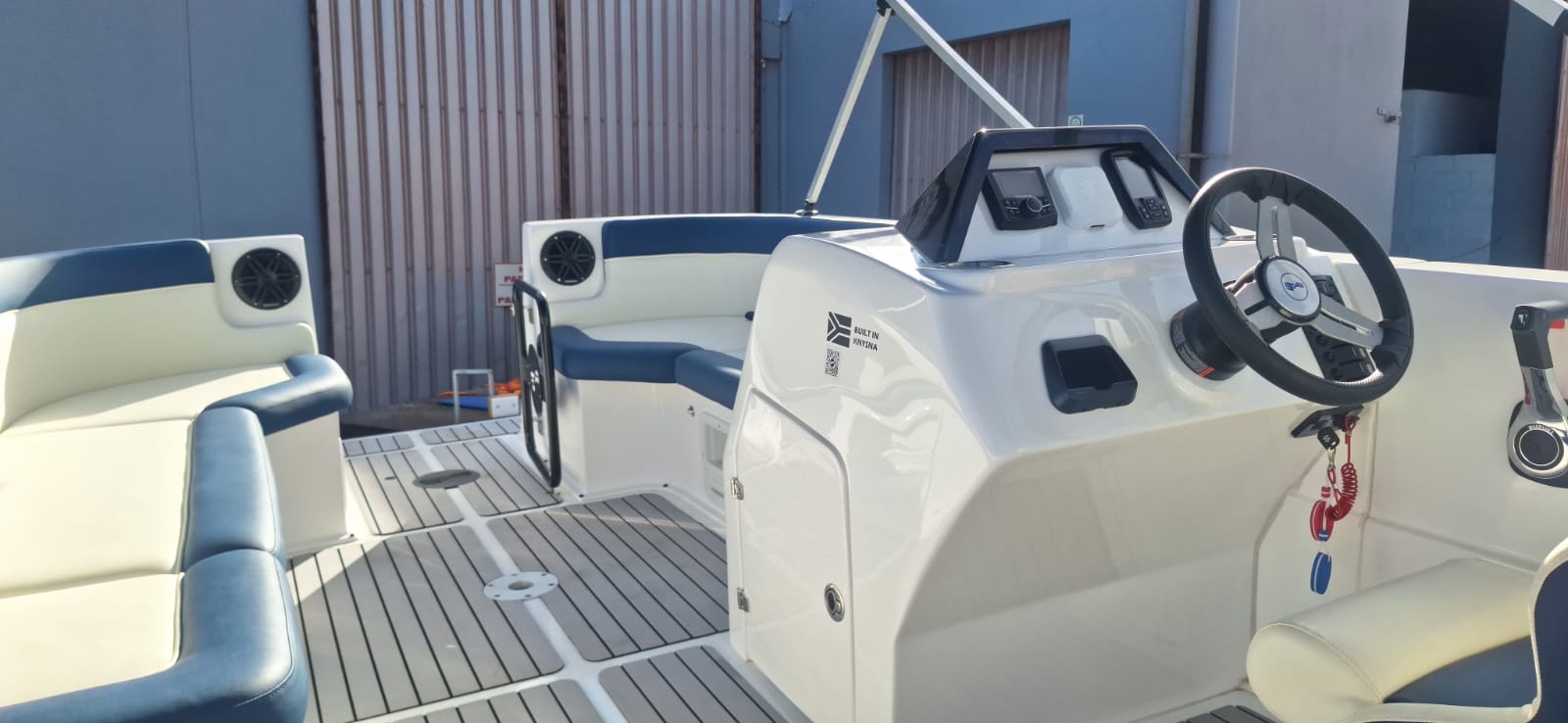 6250 SPITFIRE PONTOON + DF140BTL SUZUKI 4 STROKE STEALTH - Image 5