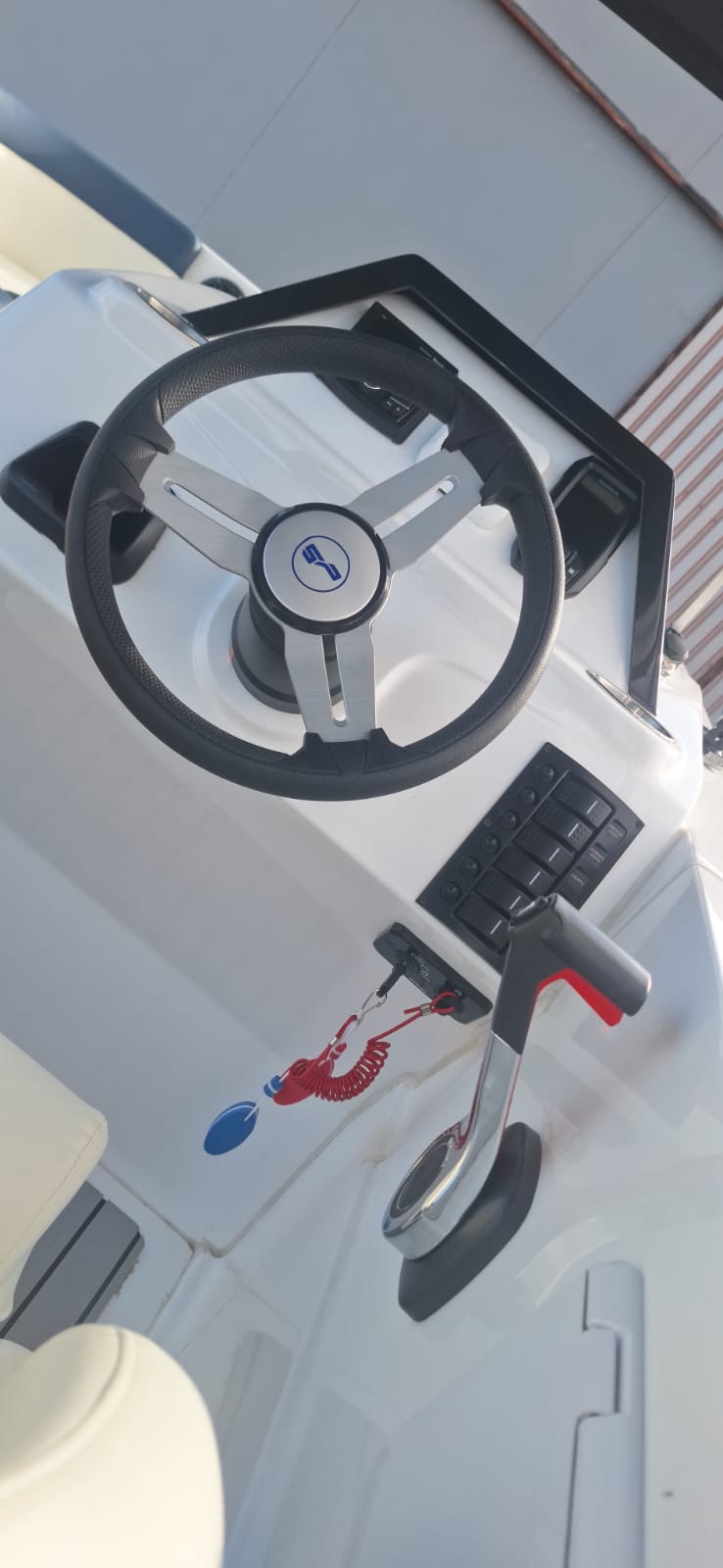 6250 SPITFIRE PONTOON + DF140BTL SUZUKI 4 STROKE STEALTH - Image 6