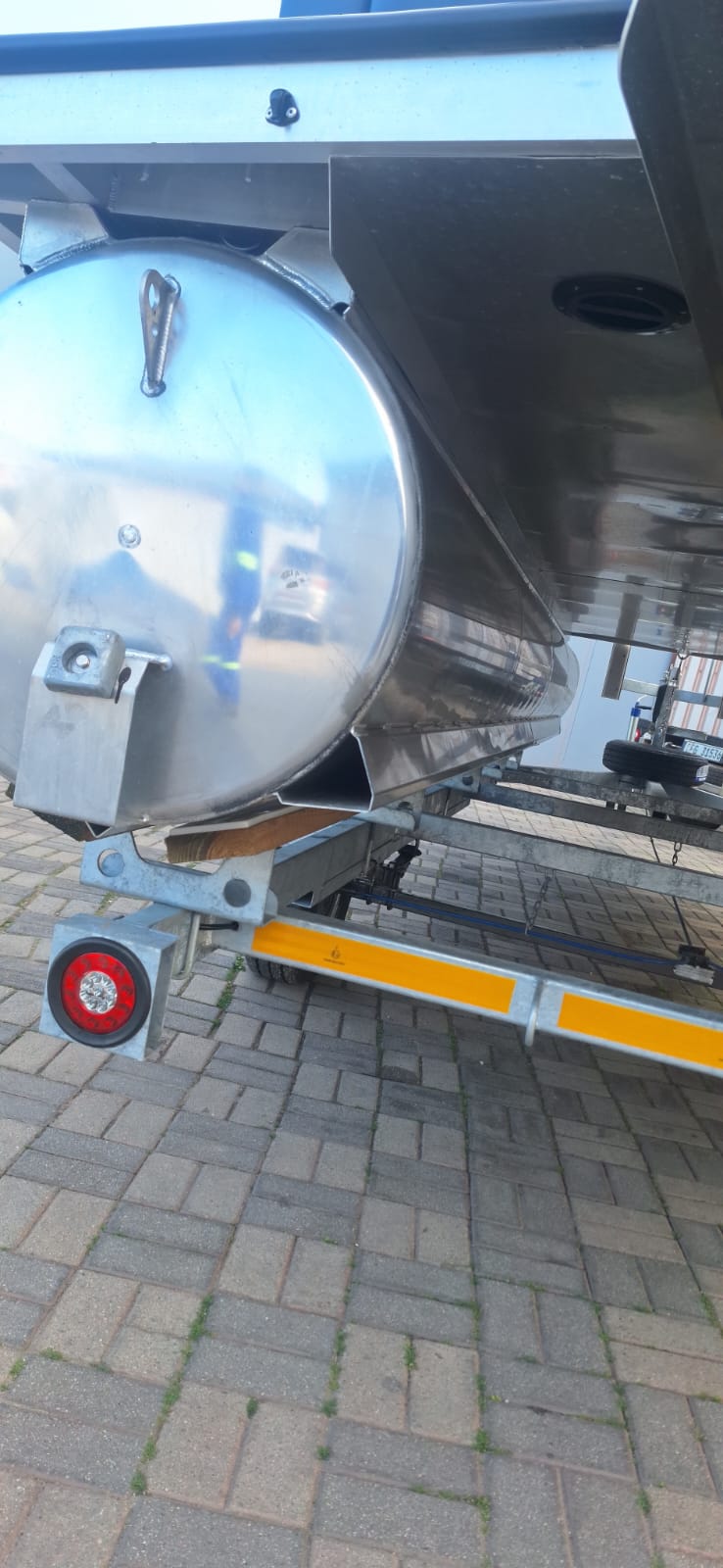 6250 SPITFIRE PONTOON + DF140BTL SUZUKI 4 STROKE STEALTH - Image 7