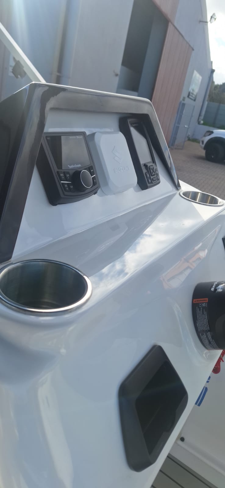 6250 SPITFIRE PONTOON + DF140BTL SUZUKI 4 STROKE STEALTH - Image 8