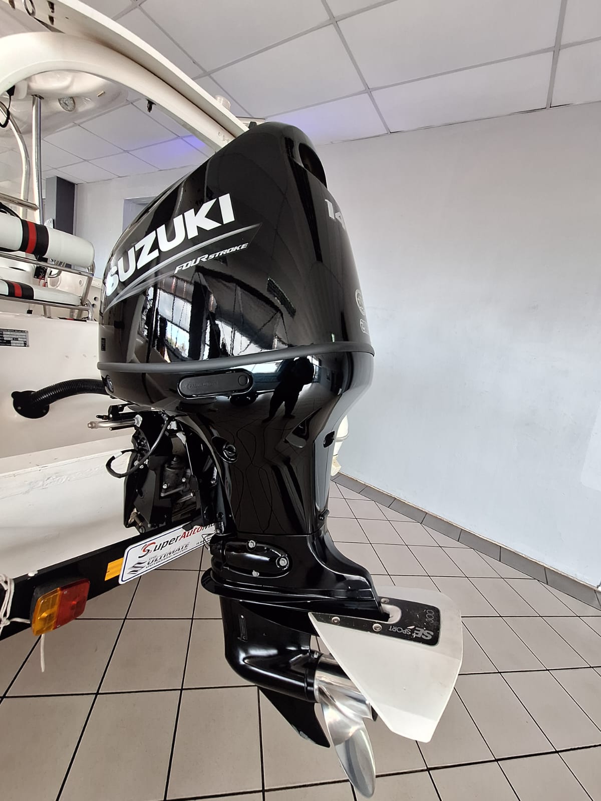 Indigo 600 DF140 4-Stroke Suzuki - Image 4